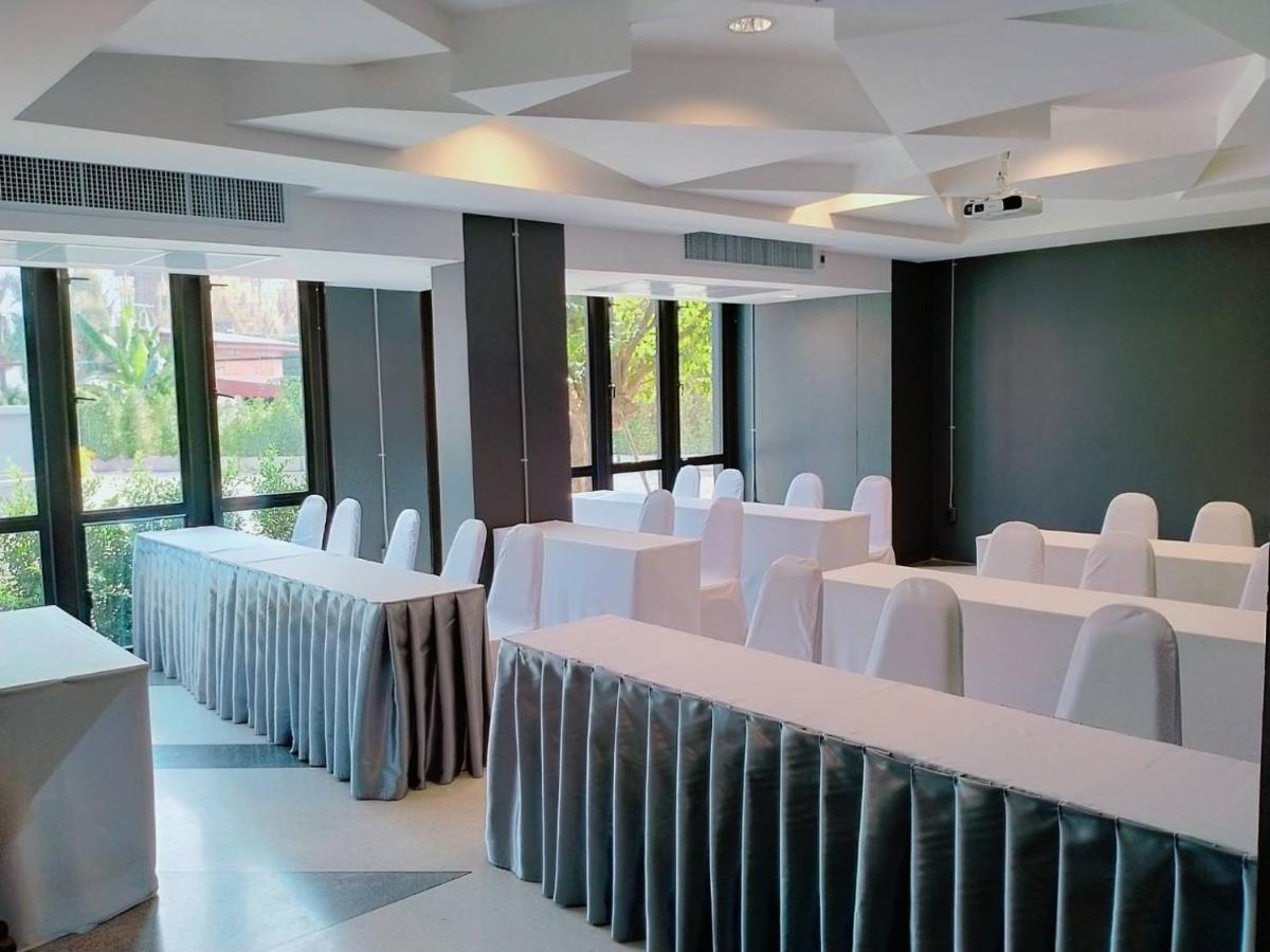 Ou Hotel Phitsanulok Eksteriør billede